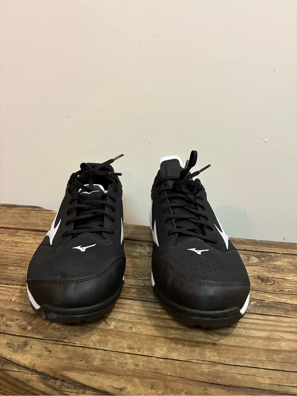 Mizuno Black and White Baseball Turf Shoes